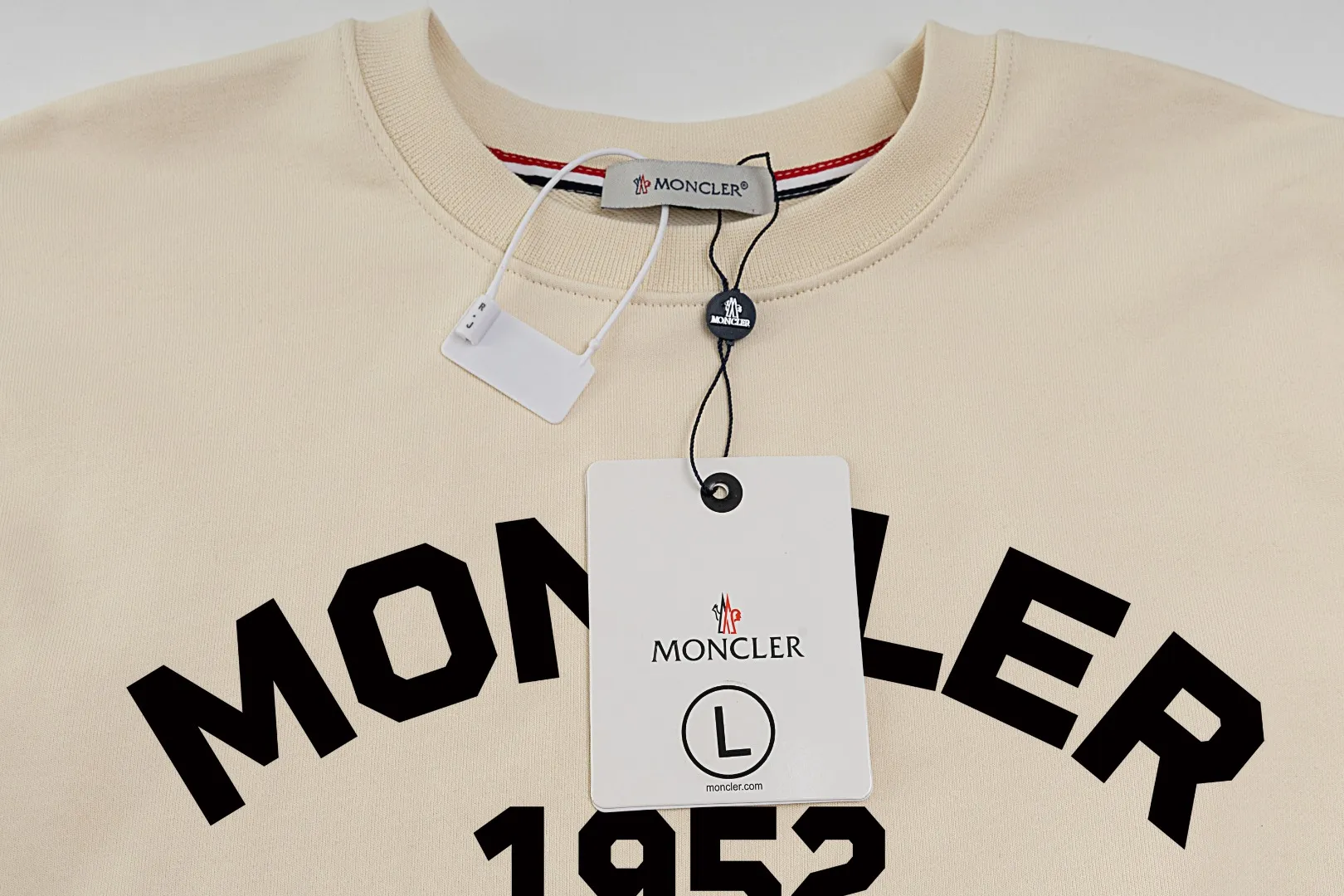 【 Quality】【 MONCLER】【In Stock 】 2024 New Arrival Premium 3D LOGO ， ， Premium ⚠️ ： 460 ， 21S 10S 26/2 1*1 ！ ， ， ， ， ， ！ Same Style ✔️ Same Style： ❗ ✔️【 Same Style， In Stock！】 ➡️Size：S M L XL XXL ➡️ ：Black White ⚠️Size Size
